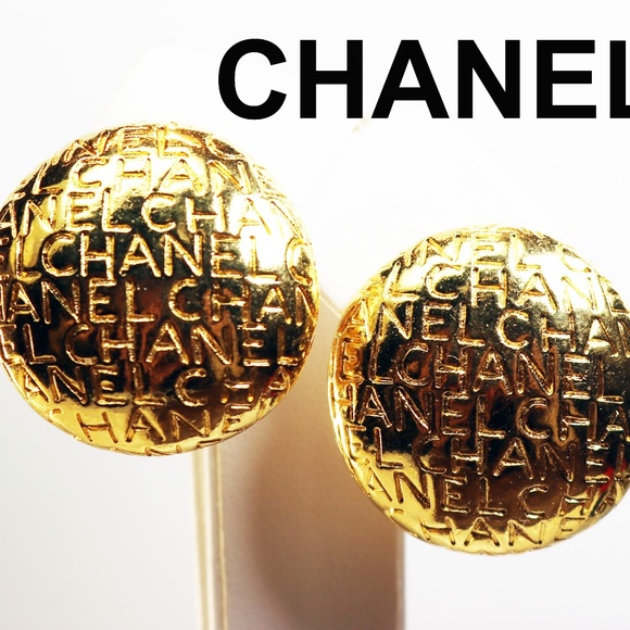 Chanel Monogram Vintage Gold Plated Clip-on Earrings in Mint Condition *signed* - Picture 15 of 16